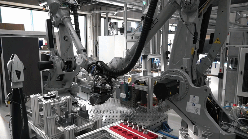 Milling using two mechatronically coupled robots featured image